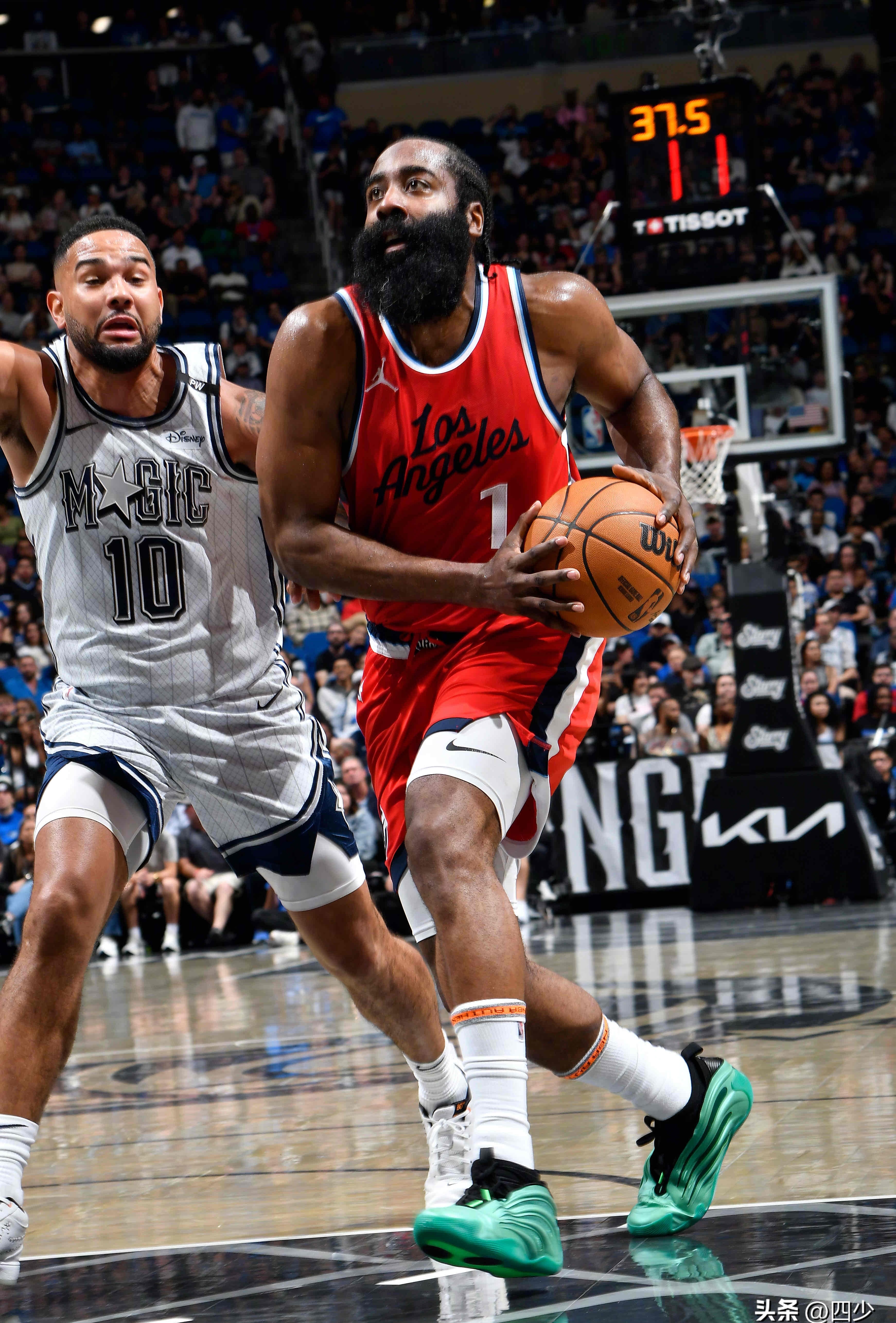 关于洛杉矶快船训练开放日，今夜官宣签约引欢呼，国王杯在即，更衣室氛围转暖的信息-PG电子平台